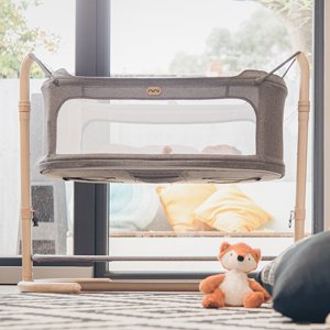 NiniPod in living room with sleeping baby