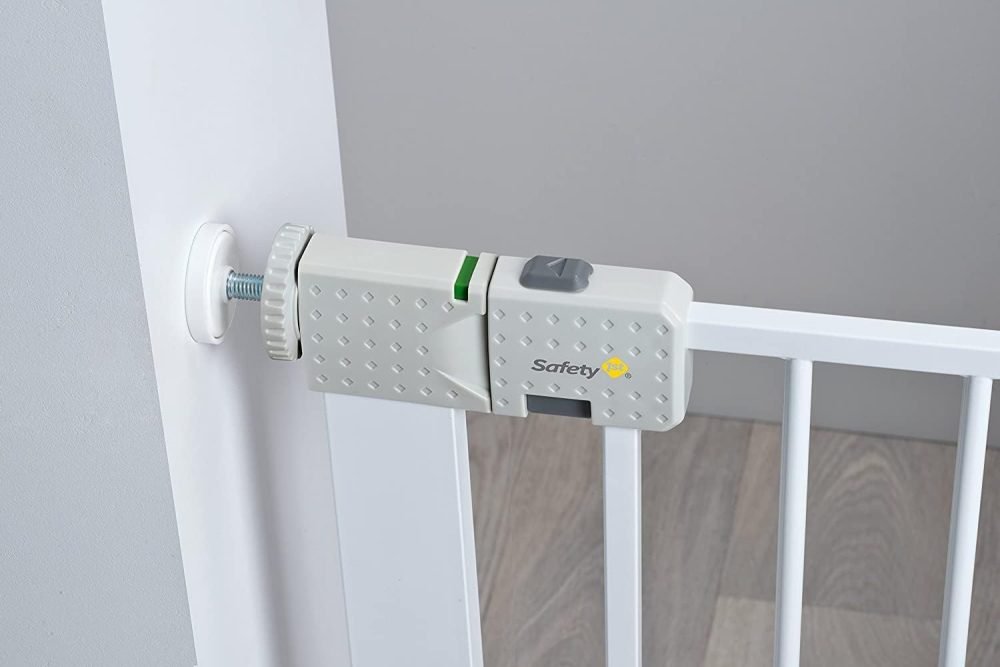 Safety 1st SecureTech Metal Gate - Image 2