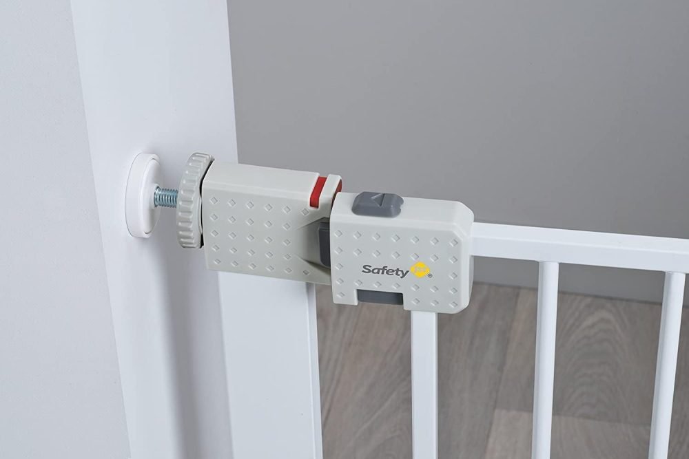 Safety 1st SecureTech Metal Gate - Image 3