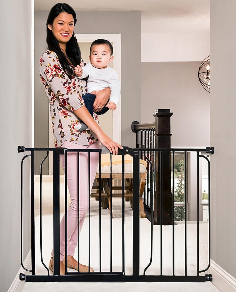Regalo Easy Step 124cm Extra Wide Baby Gate, Platinum, Includes 10cm and 30.5cm Extension Kit - Image 12